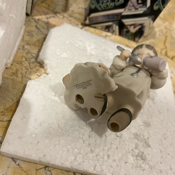 KIM ANDERSON pretty as a picture Enesco Wedding Set and Doctor Figurine - Picture 4 of 4